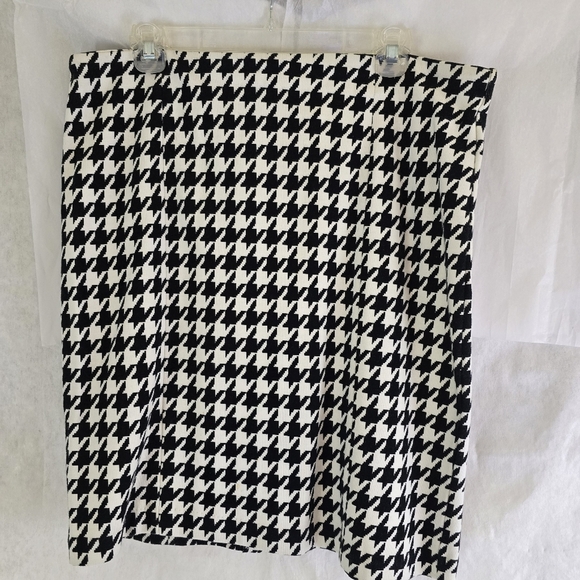 Houndstooth Skirt Classic Knee Length Pencil Zip Slit Stretch GO Inter Sz 12 - Picture 2 of 9